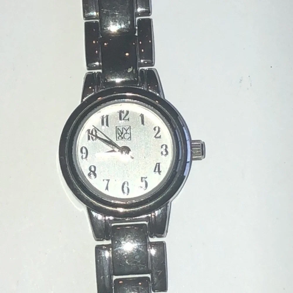 NY & Co. Silver Tone Band Watch Wristwatch NEW BATTERY